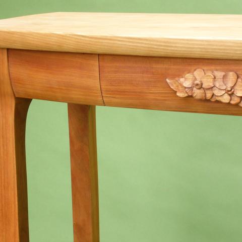 Prim Rose table