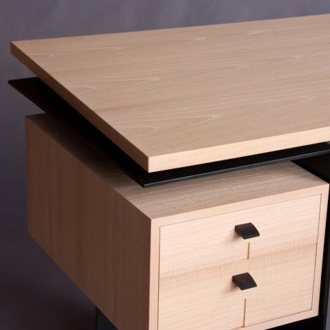 Melia Desk