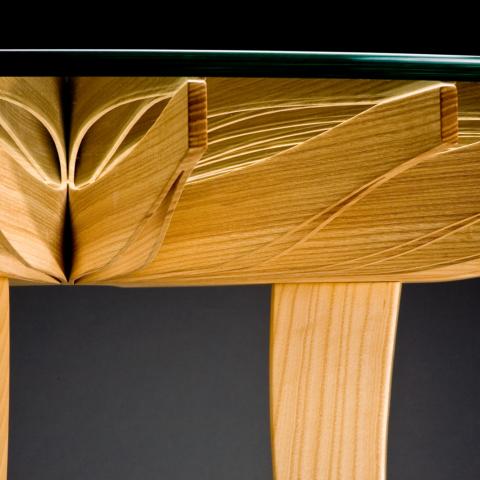 Oxeye hall table
