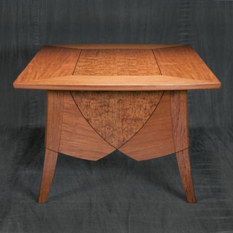Rich Passage Dining Table