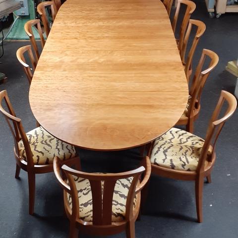 Large Grande table with 3 butterfly leaves added