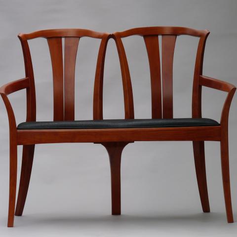 Linnea Settee